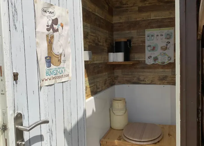 Camping Le Dome Du Bonheur *